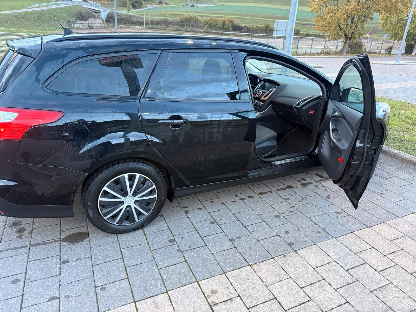 Ford Focus 2014 — interior