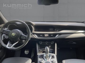 Alfa-Romeo Stelvio - 8