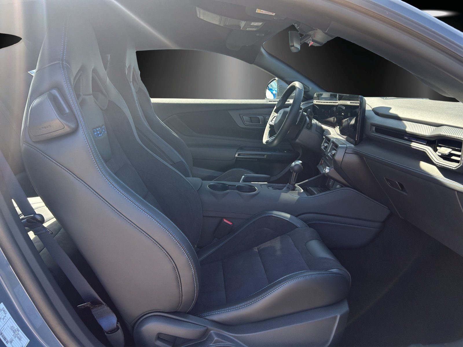 Fahrzeugabbildung Ford Mustang Dark Horse 453 PS Autom. Recaro Sitze