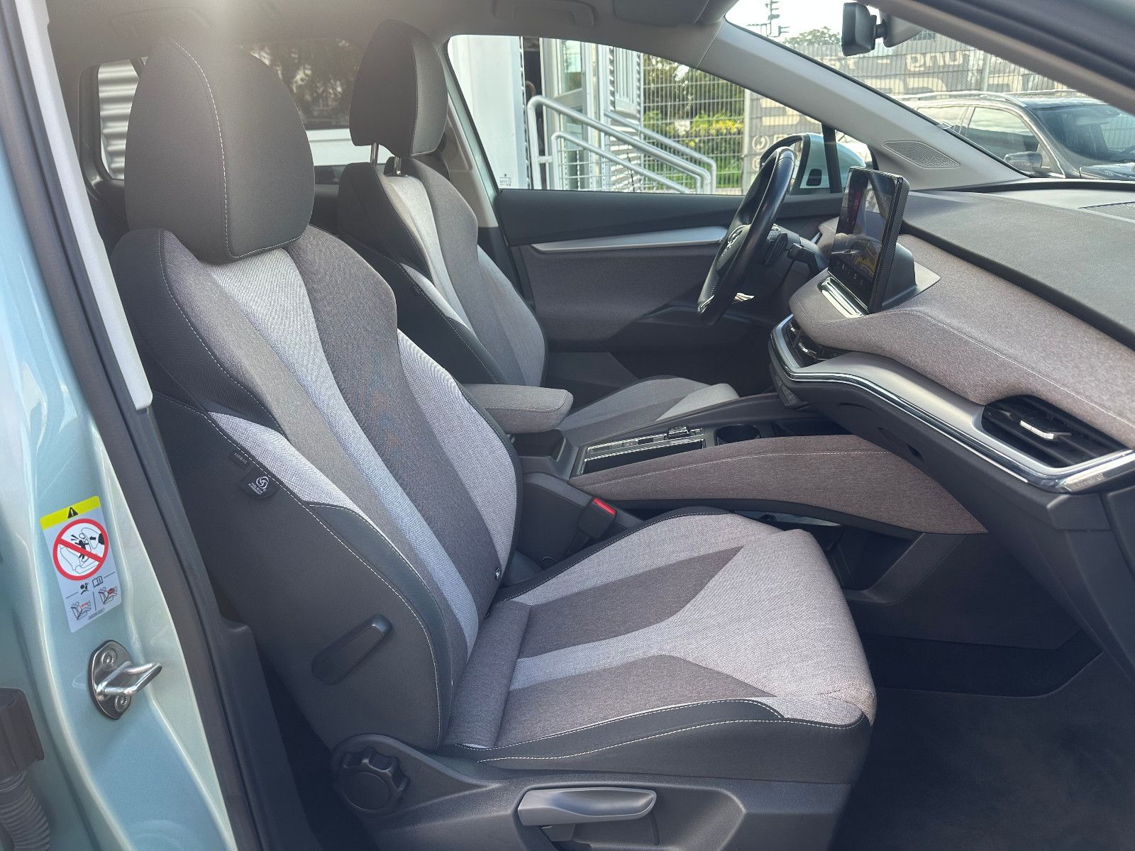 Fahrzeugabbildung SKODA ENYAQ 80 LODGE*1.HAND+AHK+204PS*