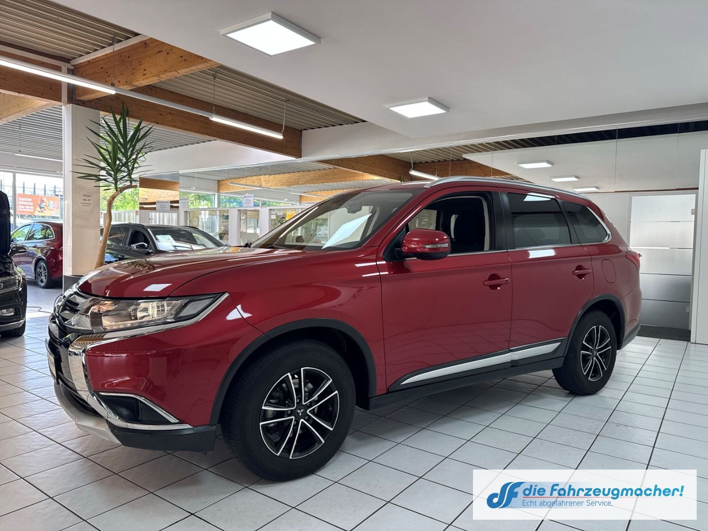 Fahrzeugabbildung Mitsubishi Outlander Edition 100 2WD Apple CarPlay Android