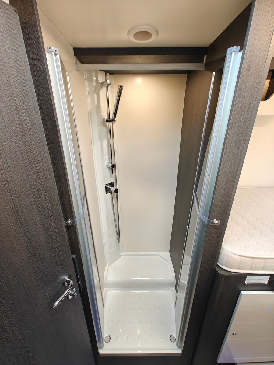 Fahrzeugabbildung Roller Team Kronos 287 TL - Face2Face, Hubbett, Einzelbetten