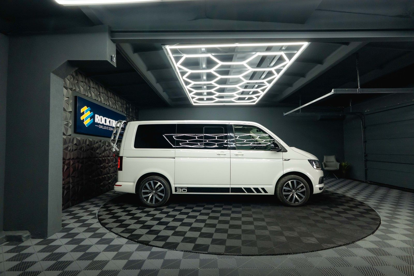 Fahrzeugabbildung Volkswagen T6 Multivan 2.0TDI DSG Edition 30 4Motion ACC