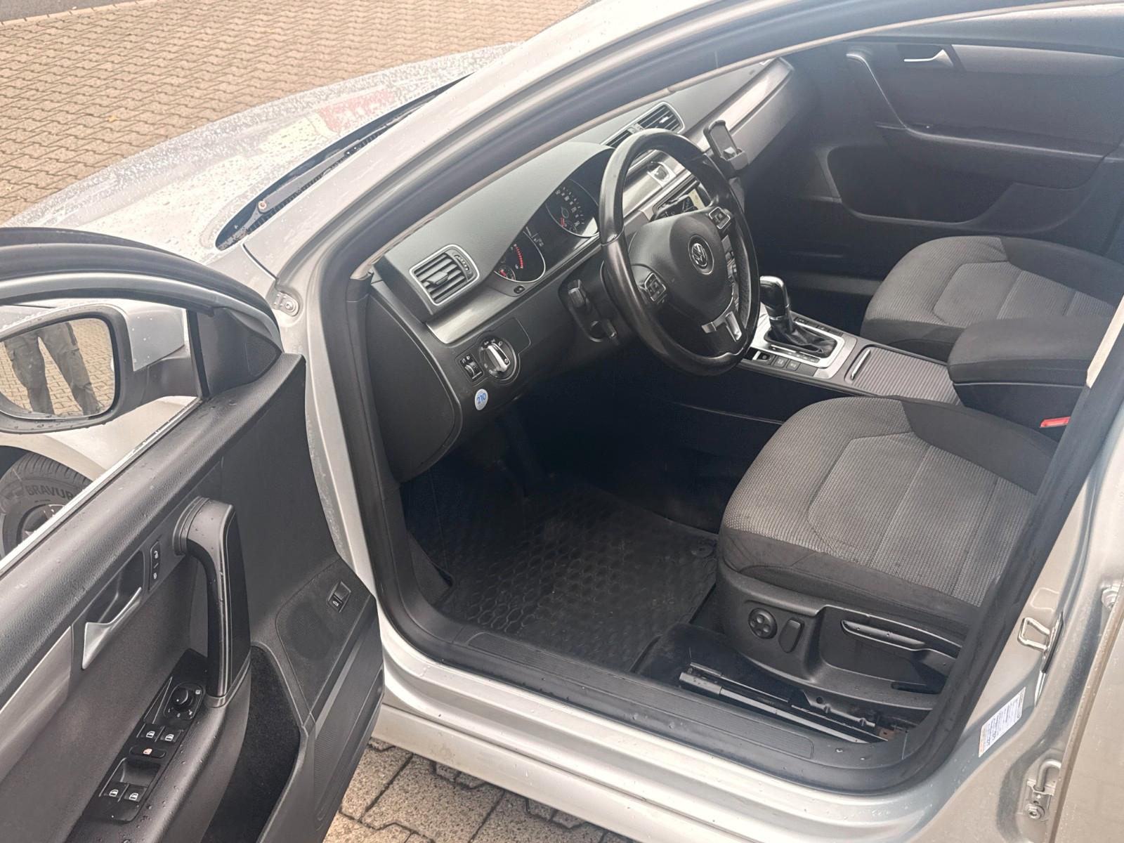 Volkswagen Passat 2012 — photo 39