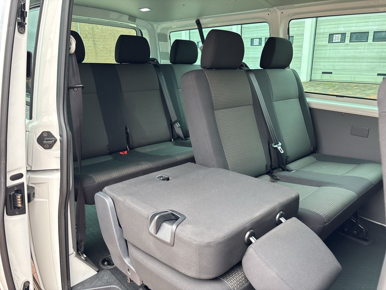 Fahrzeugabbildung Volkswagen T6.1 Kombi 2.0 TDI LR PDC hinten Klima