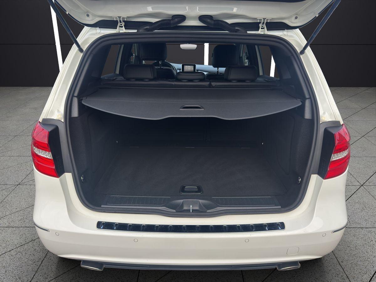Mercedes-Benz B 180 Bi-Xenon  NAVI Park-Assistent AHK SHZ