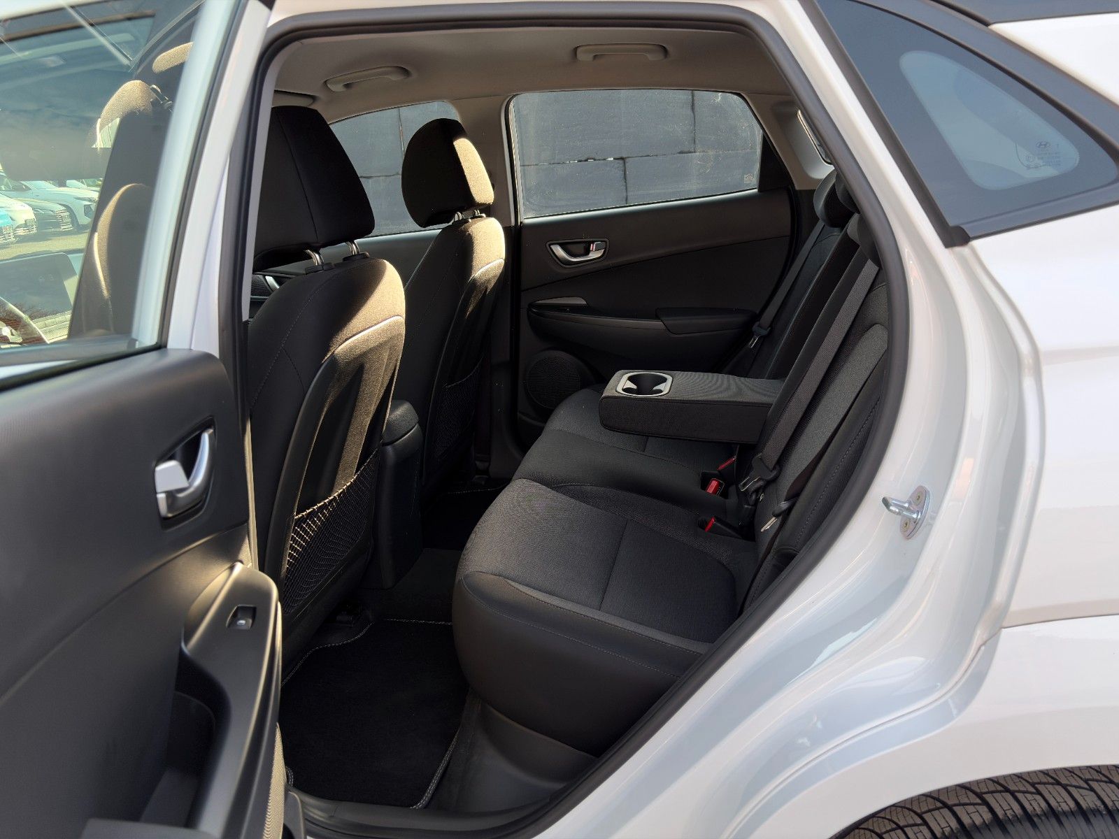 Fahrzeugabbildung Hyundai KONA E Select SHZ LHZ ACC LKA LFA Navi CarPlay