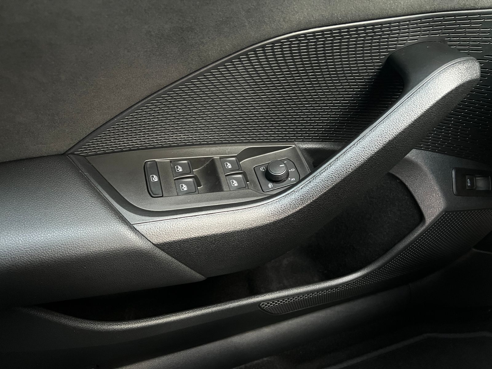 Fahrzeugabbildung SKODA Octavia Combi RS 2.0 TDI DSG *AHK, LED, ACC, 18'