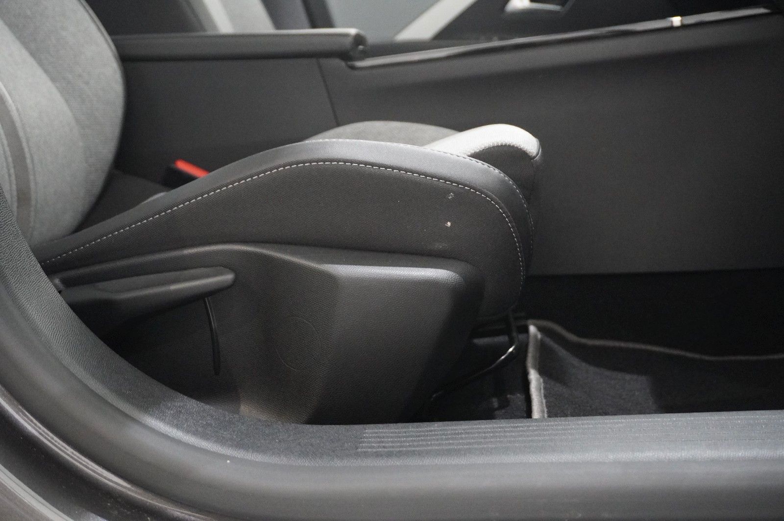Fahrzeugabbildung Opel Astra L Lim. 1.2T ELEGANCE NAVI/LED/KAMERA/SPORT