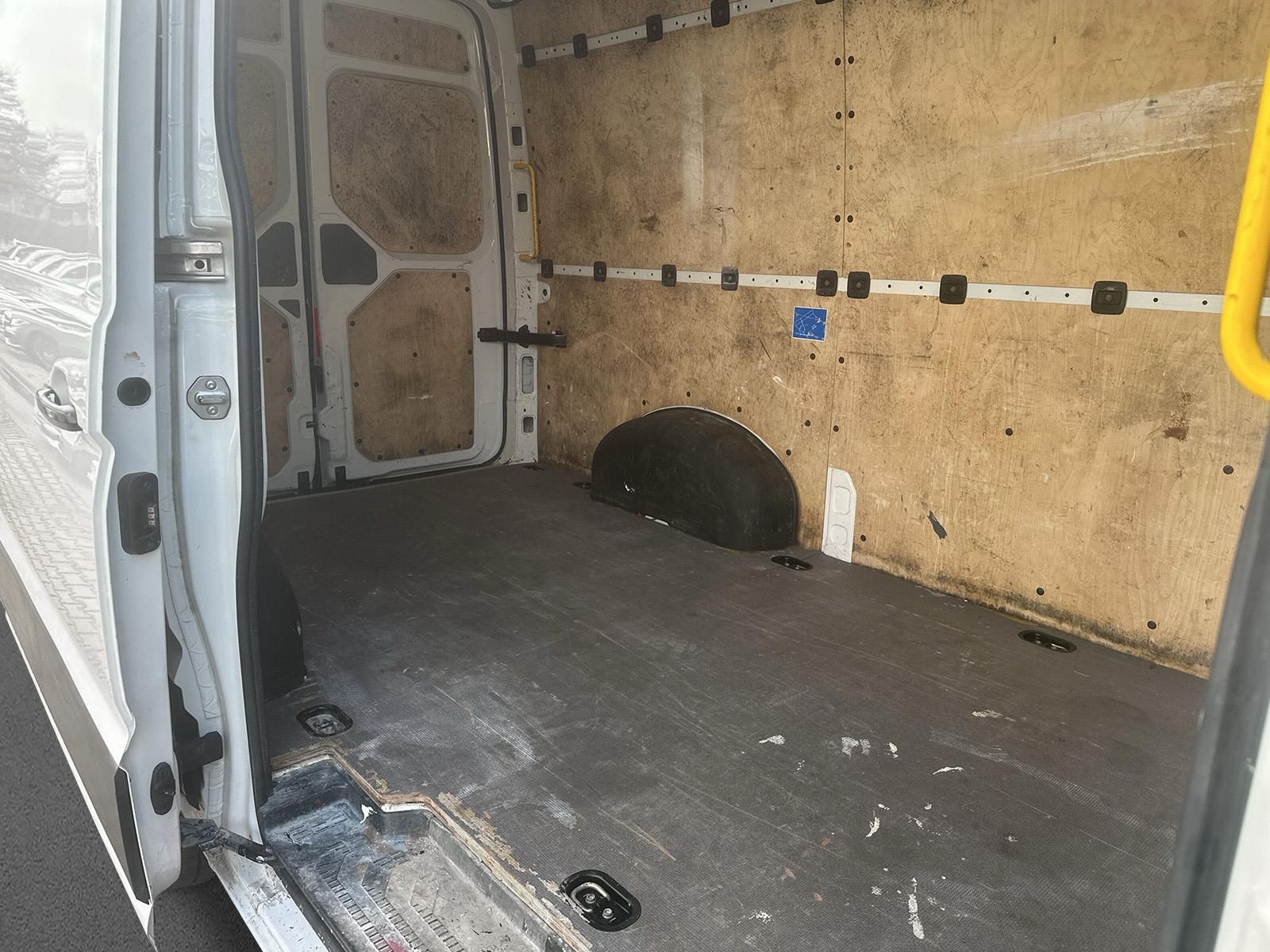 Fahrzeugabbildung Volkswagen Crafter Kasten 35 mittellang Hochdach FWD 2.0 TD