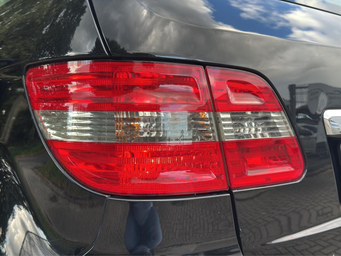 Mercedes-Benz B 180 8G KLIMA AUTOMATIK PANO TEMPO SHZ TÜV NEU