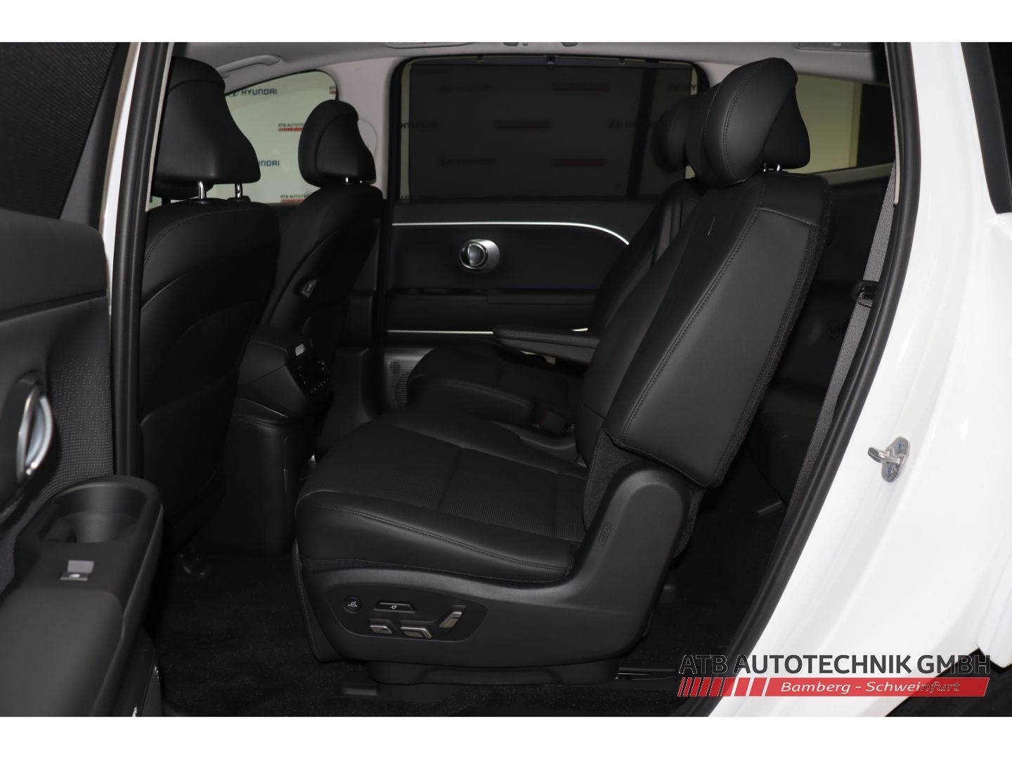 Fahrzeugabbildung Hyundai IONIQ 9 6-Sitzer MY26 UNIQ 110 kWh 307 PS PANO-D