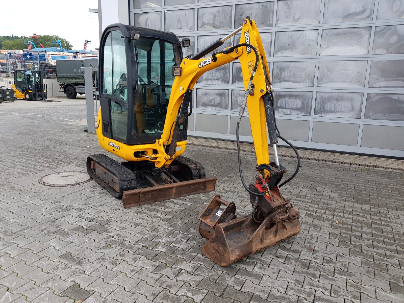 Fahrzeugabbildung JCB 8018 / 3.420h / hydrl. Grabenräumer / Tieflöffel