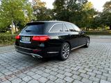 Mercedes-Benz E 200 4MATIC T- Avantgarde/Luxury+Navi+Kamera+LE - Mercedes-Benz E-Class: Kombi, 7sitzer