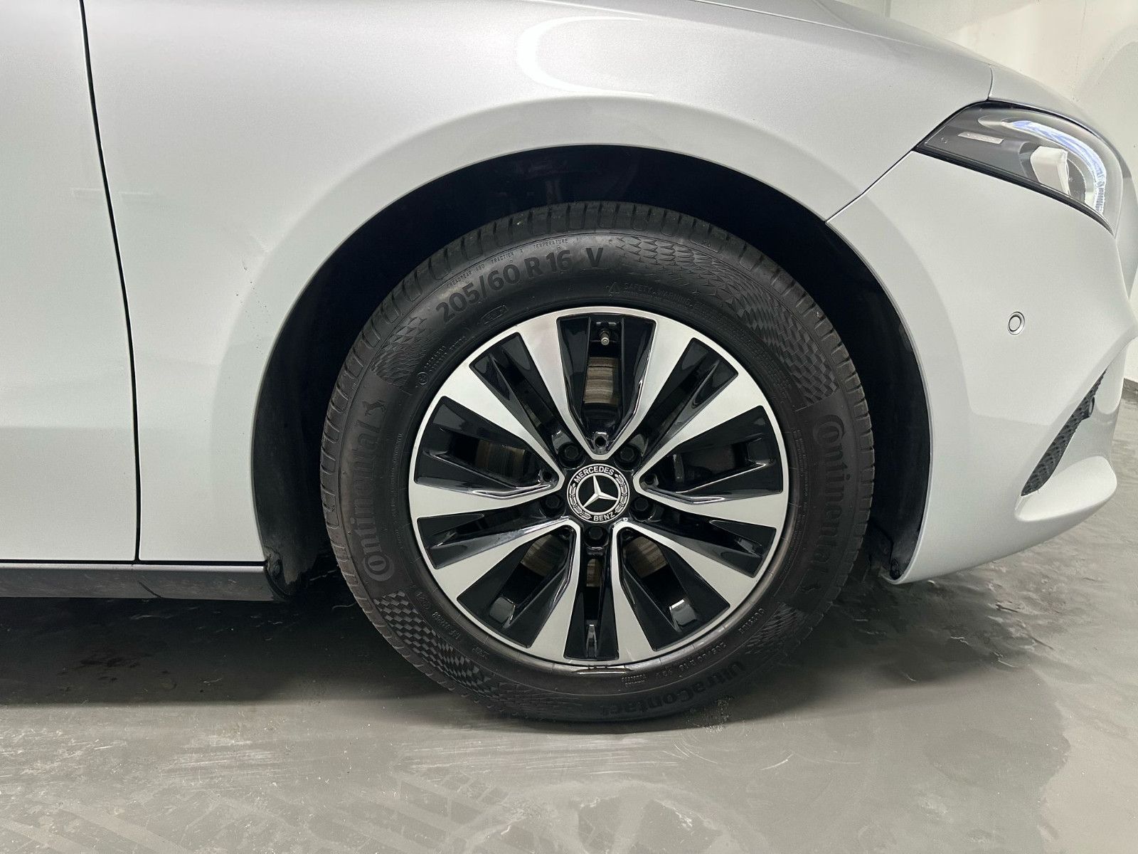 Fahrzeugabbildung Mercedes-Benz A 200 d DCT *DISTRO*AHK*LED*NAVI*BUSINESS*SH