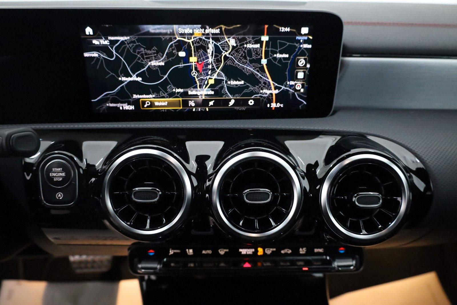 Fahrzeugabbildung Mercedes-Benz CLA 200d Coupe, AMG-line,LED,Kamera,Night-Paket