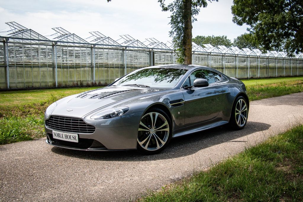 Aston Martin V12 Vantage