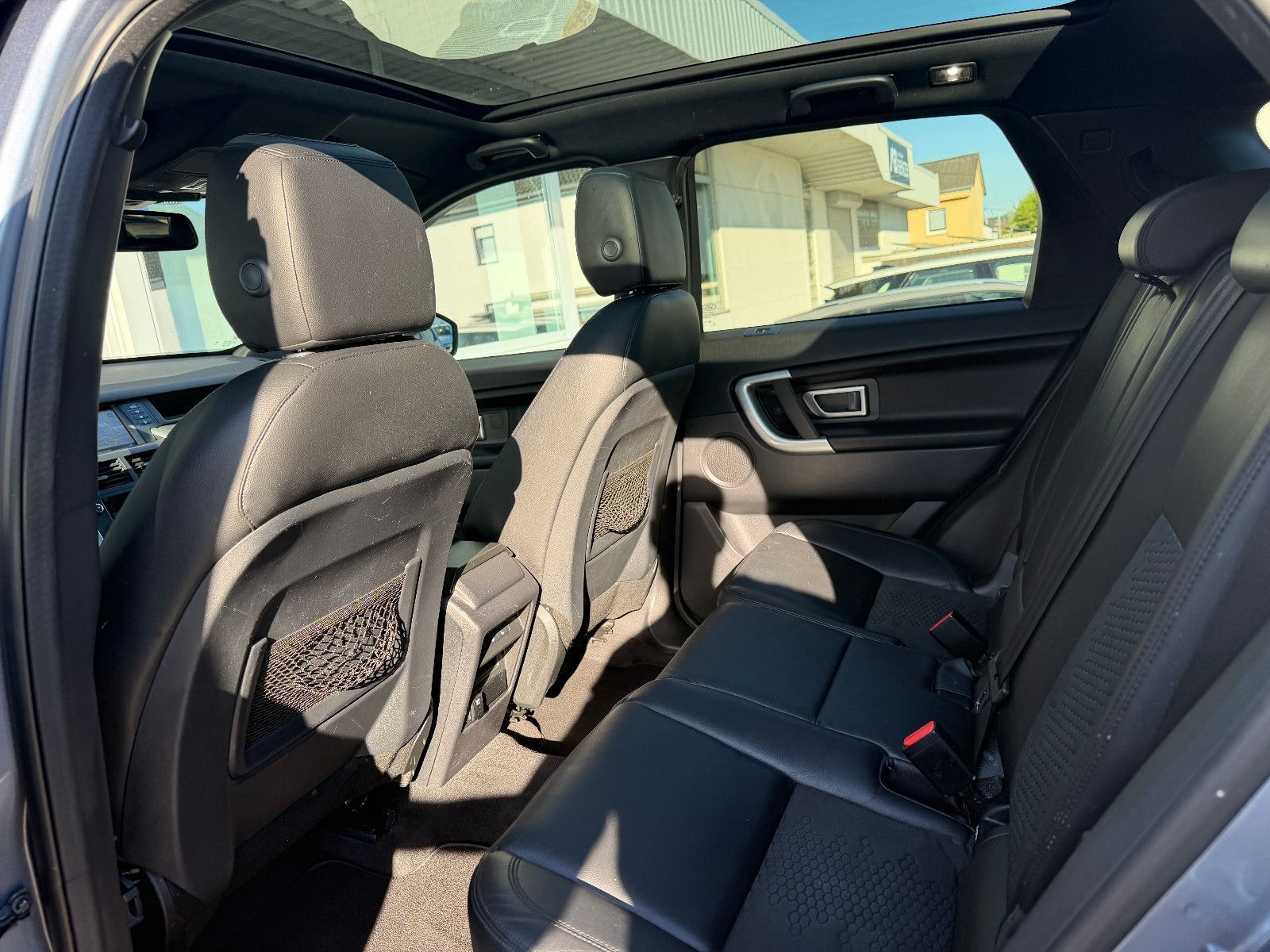 Fahrzeugabbildung Land Rover Discovery Sport SE AWD/PANO/ACC/NAVI/KAMERA/SHZ