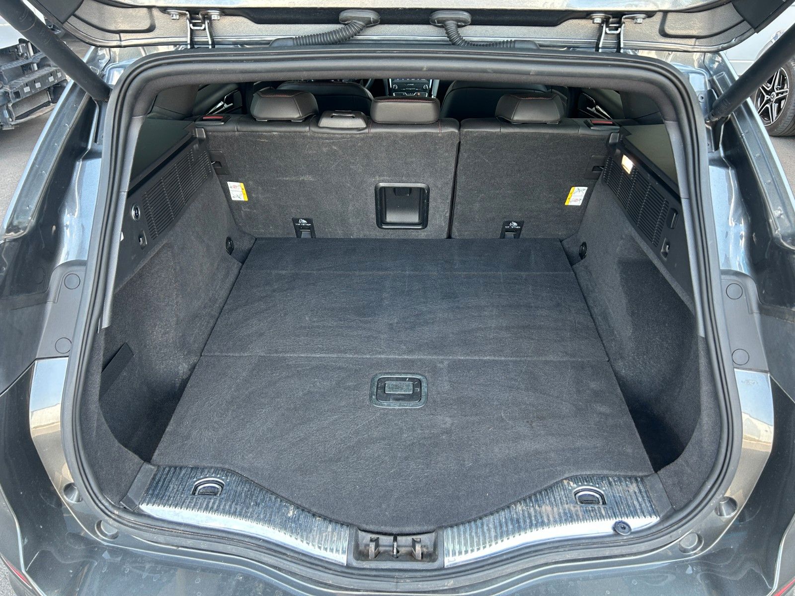 Fahrzeugabbildung Ford Mondeo Turnier ST+AWD+AHK+SportfahrW+TotW