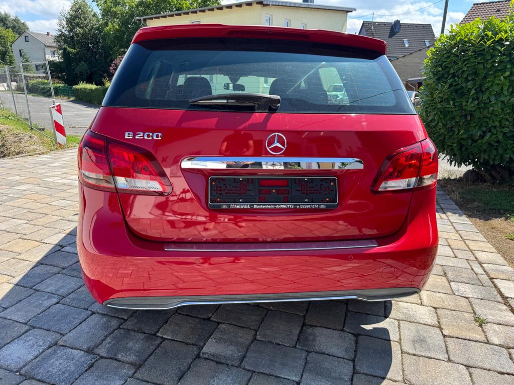 Mercedes-Benz B 200