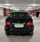 Mercedes-Benz B 180 BlueEFFICIENCY - - Mercedes-Benz B 180 mit Benzin-Antrieb: Bluetooth, Kleinwagen