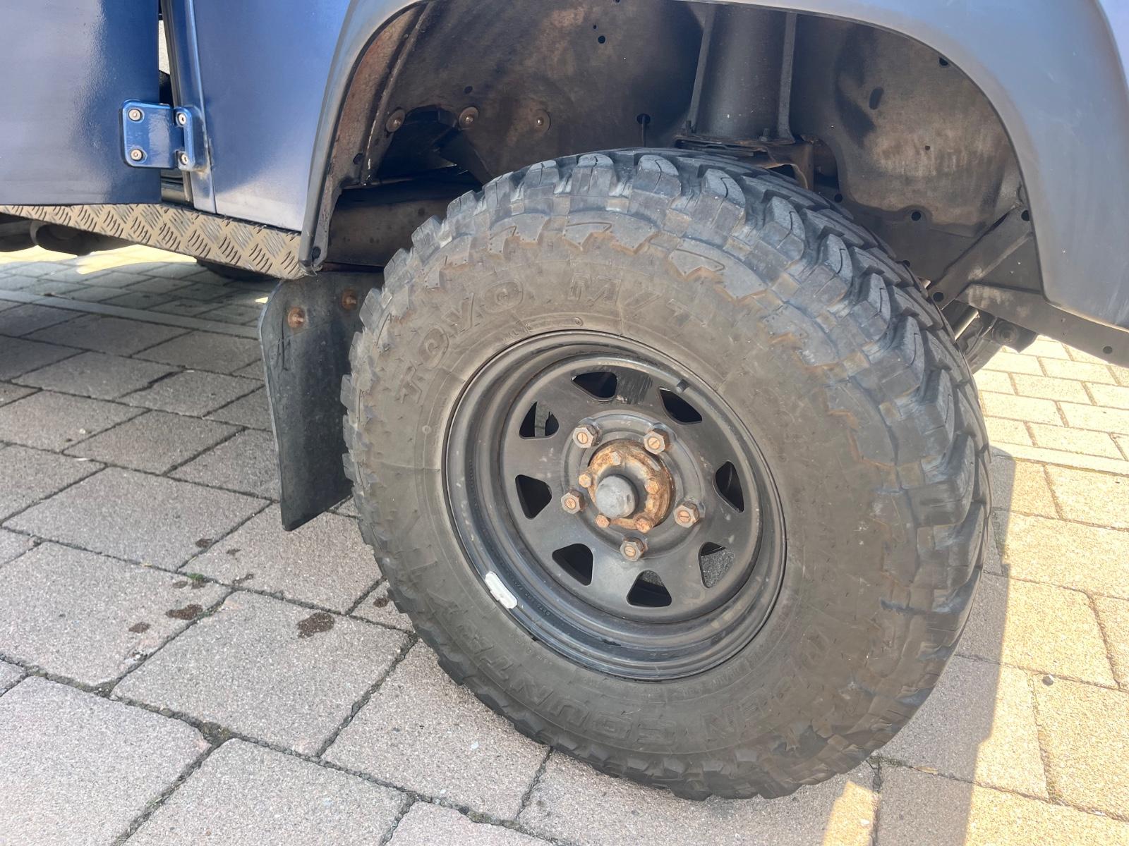 Land Rover Defender 2.5 TD5 90 E 122ch - Empattement court - CT récent - Carnet entretien - Attelage