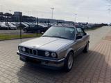 BMW 320 i Cabrio H Kennzeichen Top Zustand - BMW 320 aus 1988 mit Benzin-Antrieb: Cabrio, 320i