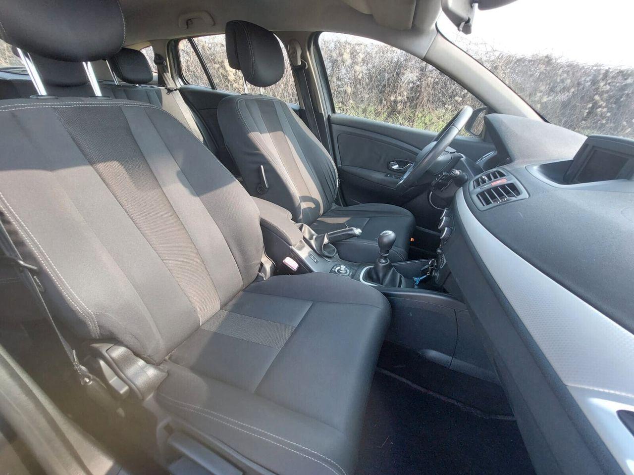 Renault Megane 2010 — photo 10