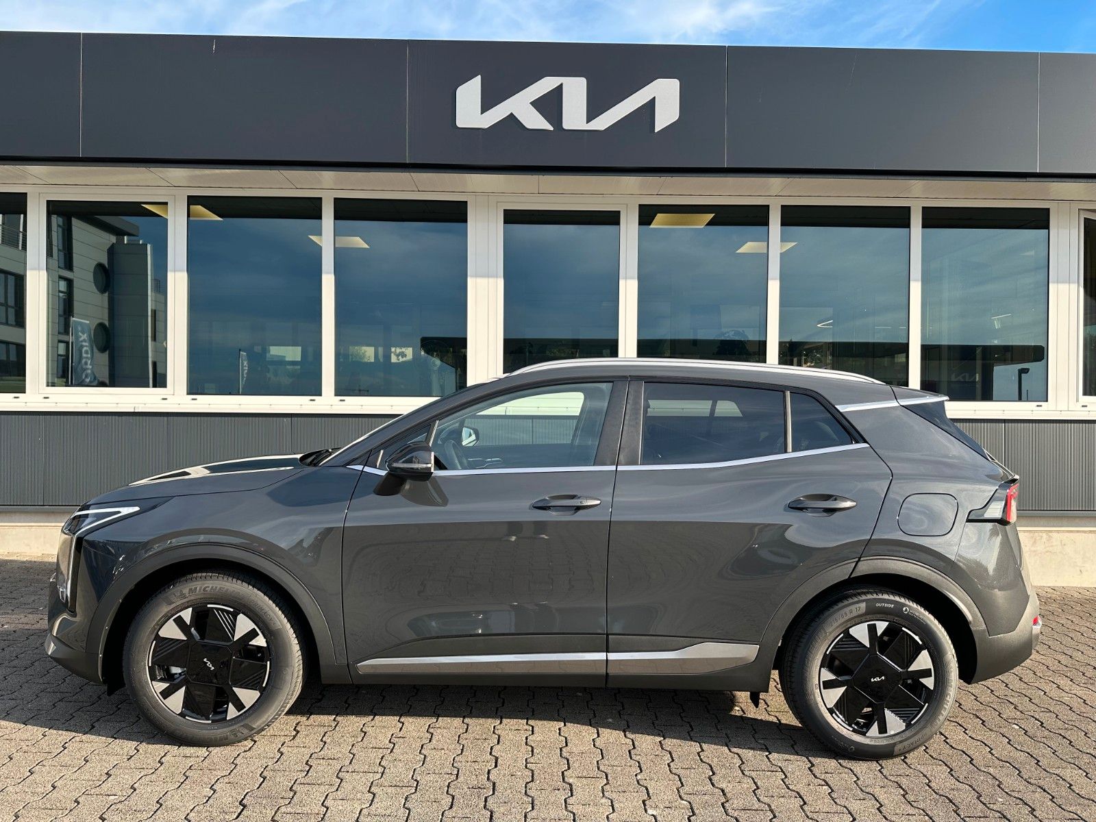 Fahrzeugabbildung Kia Sportage 1.6T 2WD VISION KOM MT