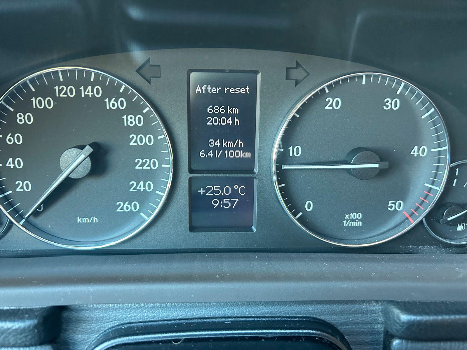 Mercedes-Benz C220 2006 — photo 14