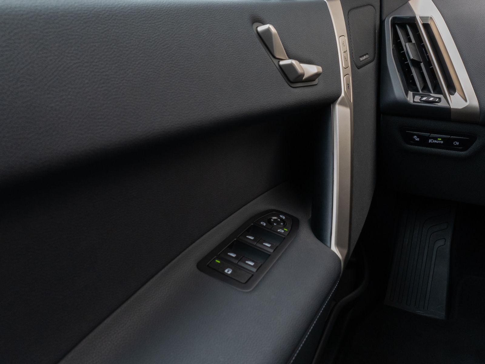 Fahrzeugabbildung BMW iX xD40 360° DAB H/K ACC Komfort Sport 22Zoll