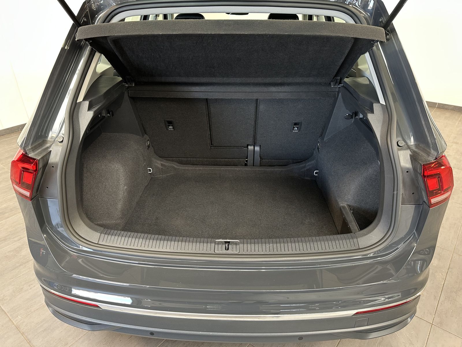 Fahrzeugabbildung Volkswagen Tiguan 2.0 TDI DSG Life NAV+LED+AHK+VCOCK+KAMERA