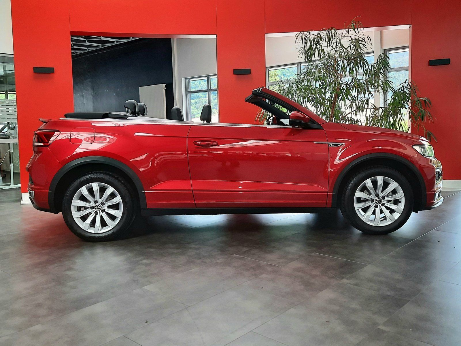 Fahrzeugabbildung Volkswagen T-Roc Cabrio R-Line*AHK*Cam*Navi*LED*Sitzhzg*ACC
