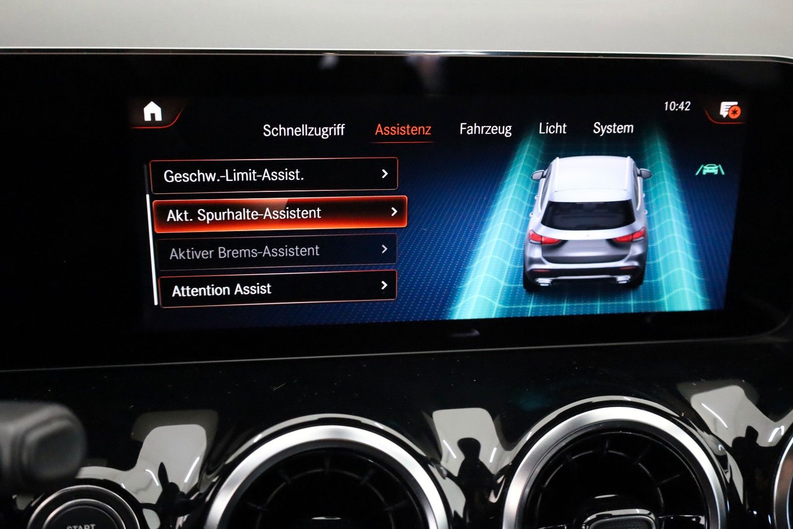 Fahrzeugabbildung Mercedes-Benz GLA 250 e Style, T.Leder, Navi ,LED, SH,Kamera