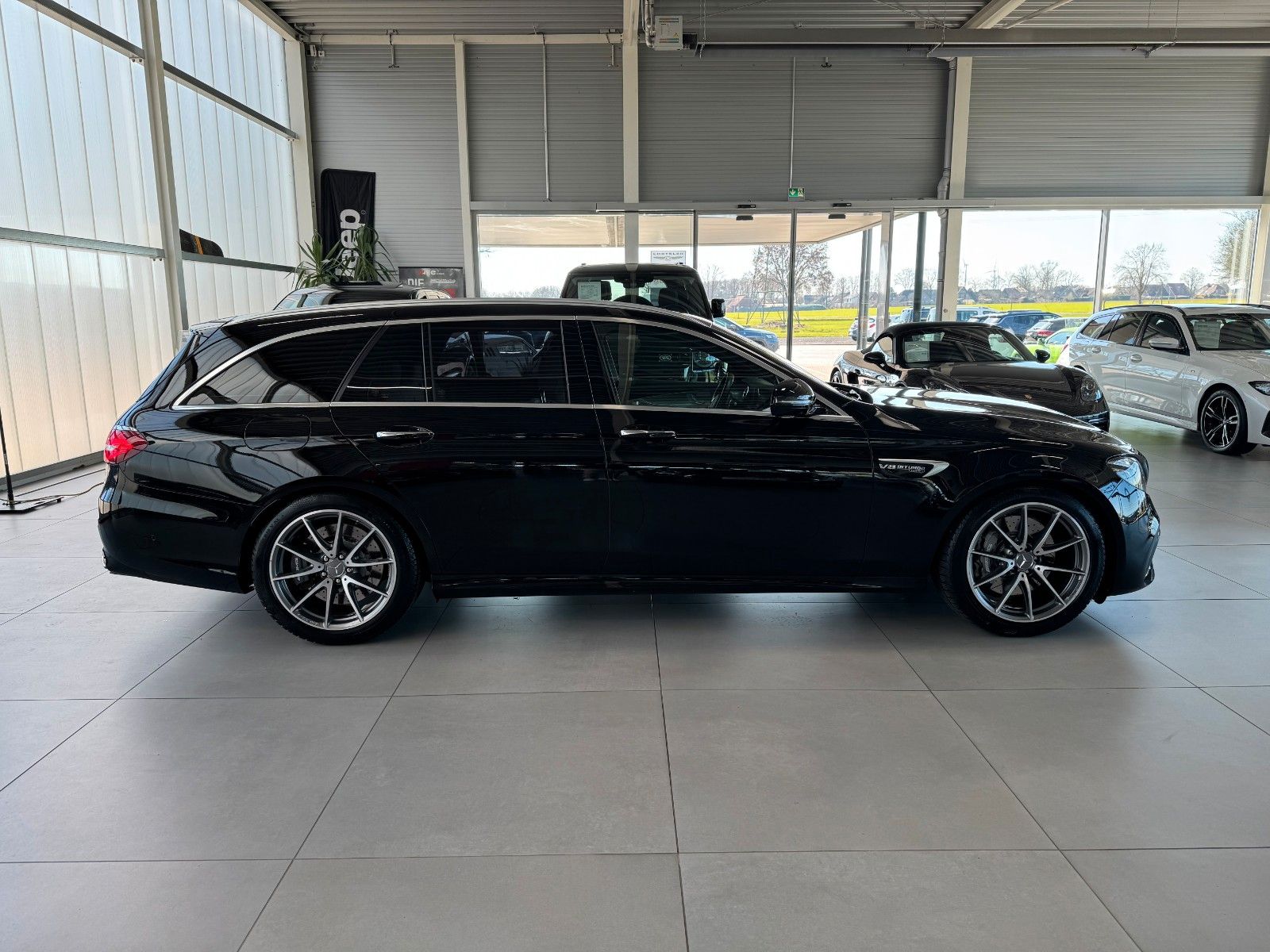 Fahrzeugabbildung Mercedes-Benz E 63 AMG T-Modell 4Matic Burmester VOLL