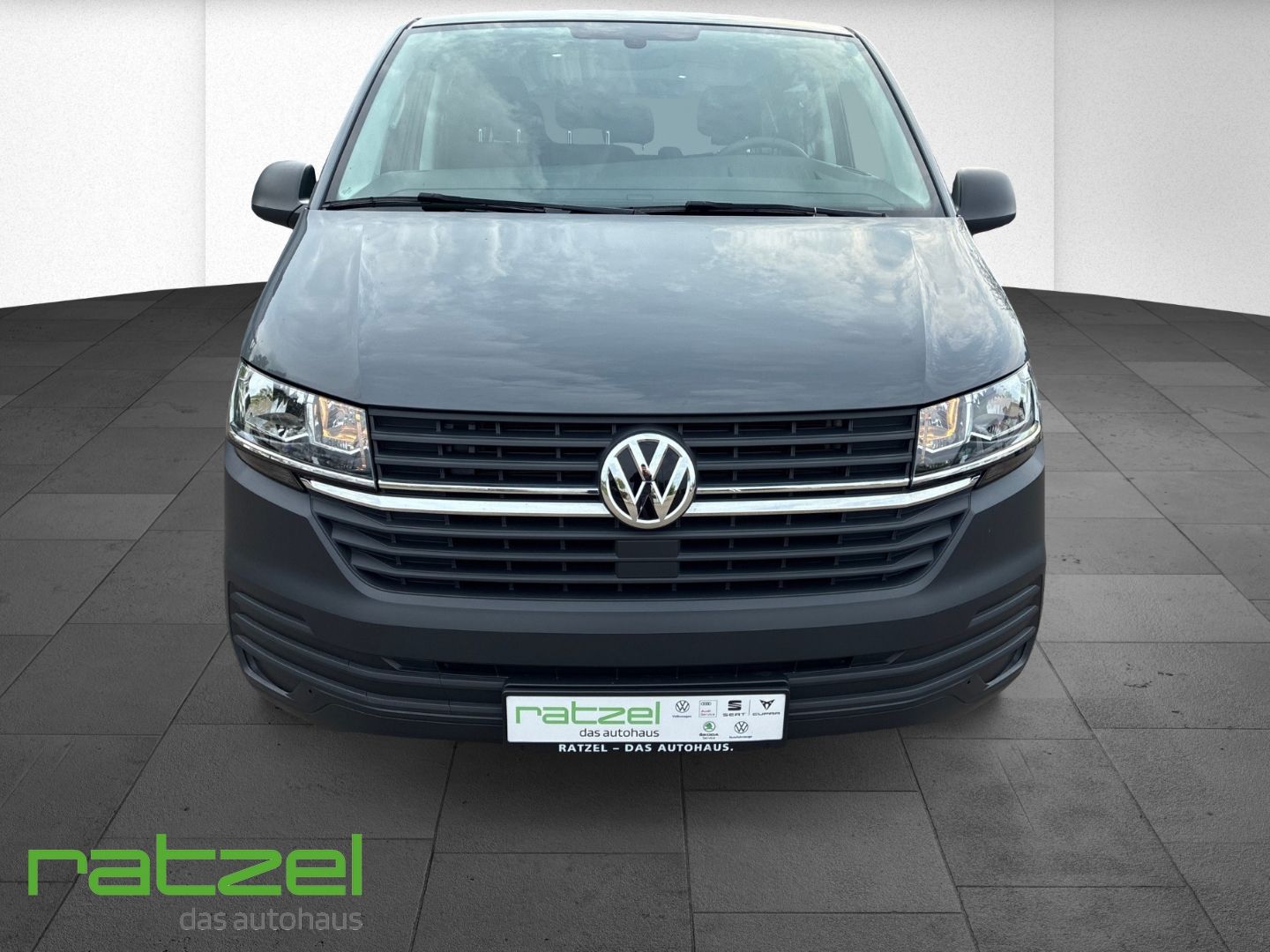 Fahrzeugabbildung Volkswagen T6.1 Transporter KR 2.0 TDI DAB PDC Berganfahras
