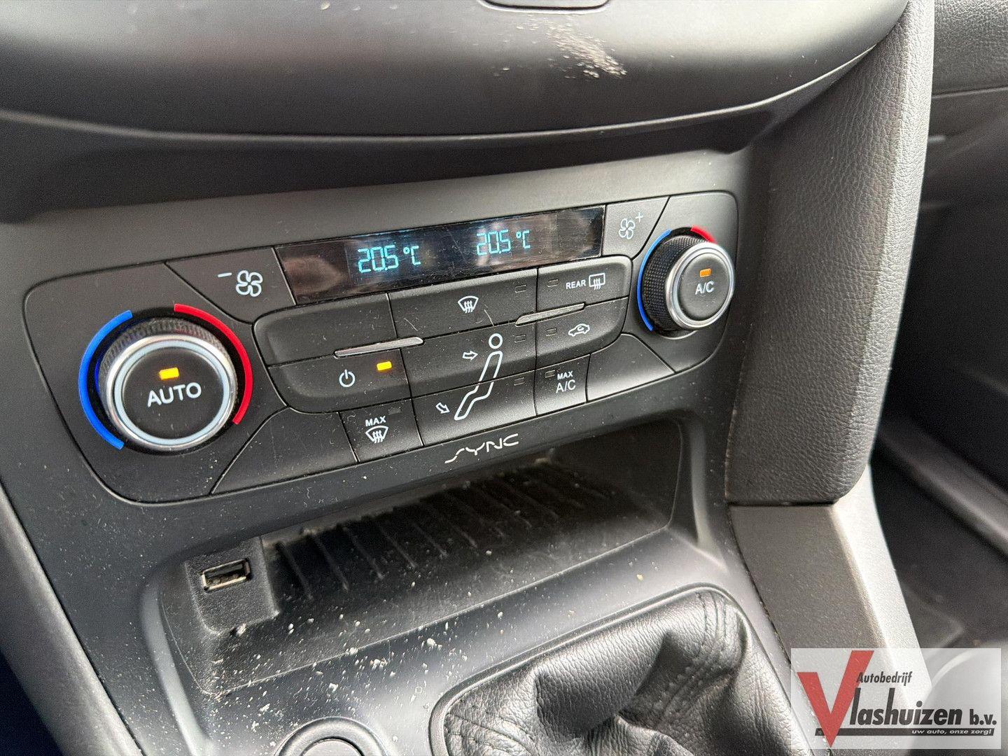 Ford Focus 2014 — photo 11