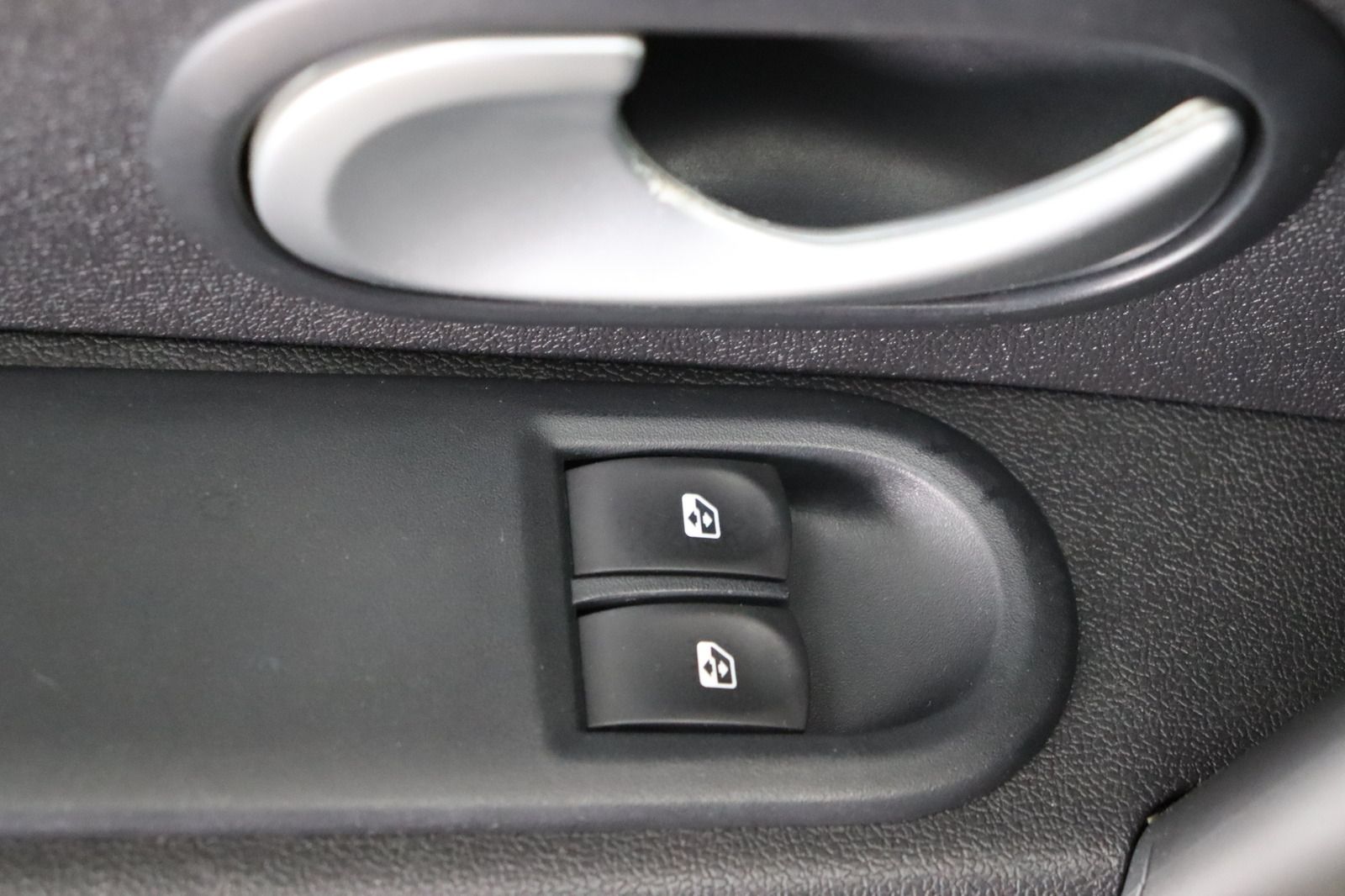 Fahrzeugabbildung Renault Clio Grandtour by Rip Curl 1.2 16V TCE