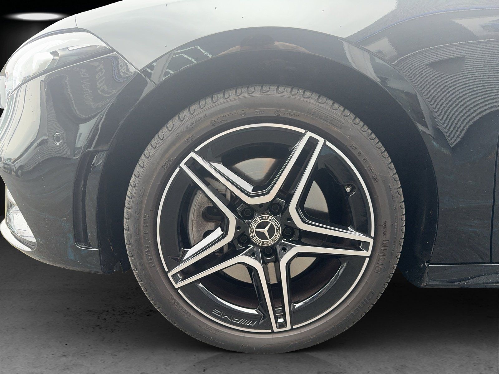 Fahrzeugabbildung Mercedes-Benz A250e AMG Pano MLED HighEndMBUX Busin AHK Kamera