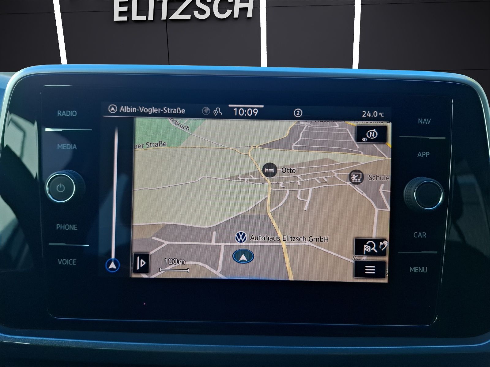 Fahrzeugabbildung Volkswagen T-Roc TSI Style DSG STH LED AHK Navi AID ACC RFK