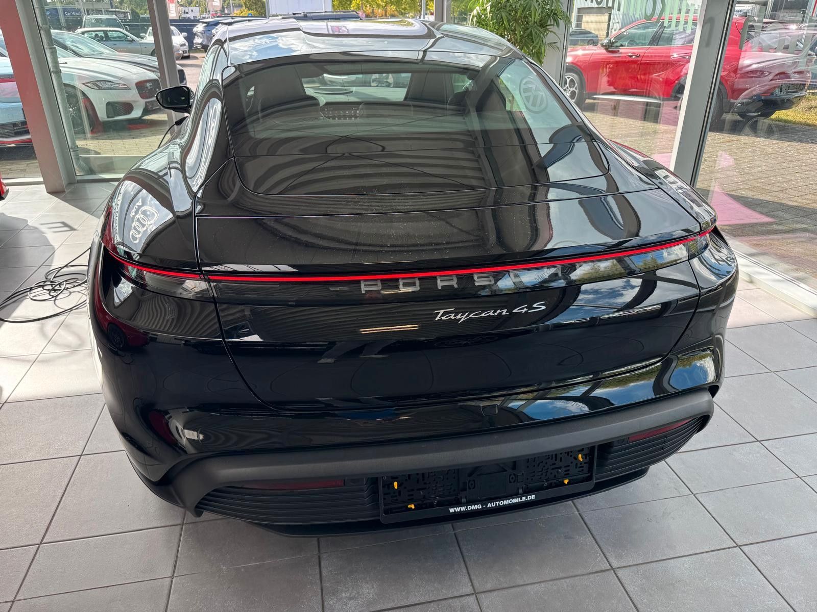 Fahrzeugabbildung Porsche Taycan 4 S/erst 48000km