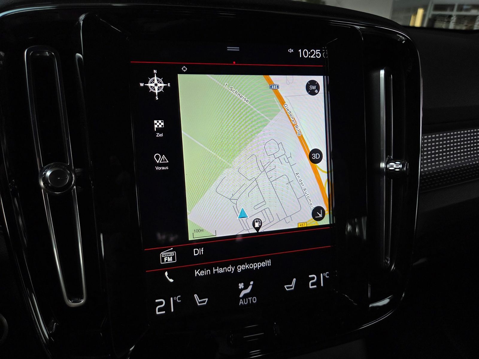 Fahrzeugabbildung Volvo XC40 R Design 2WD AHK LED H/K NAV RFK SHZ 19"