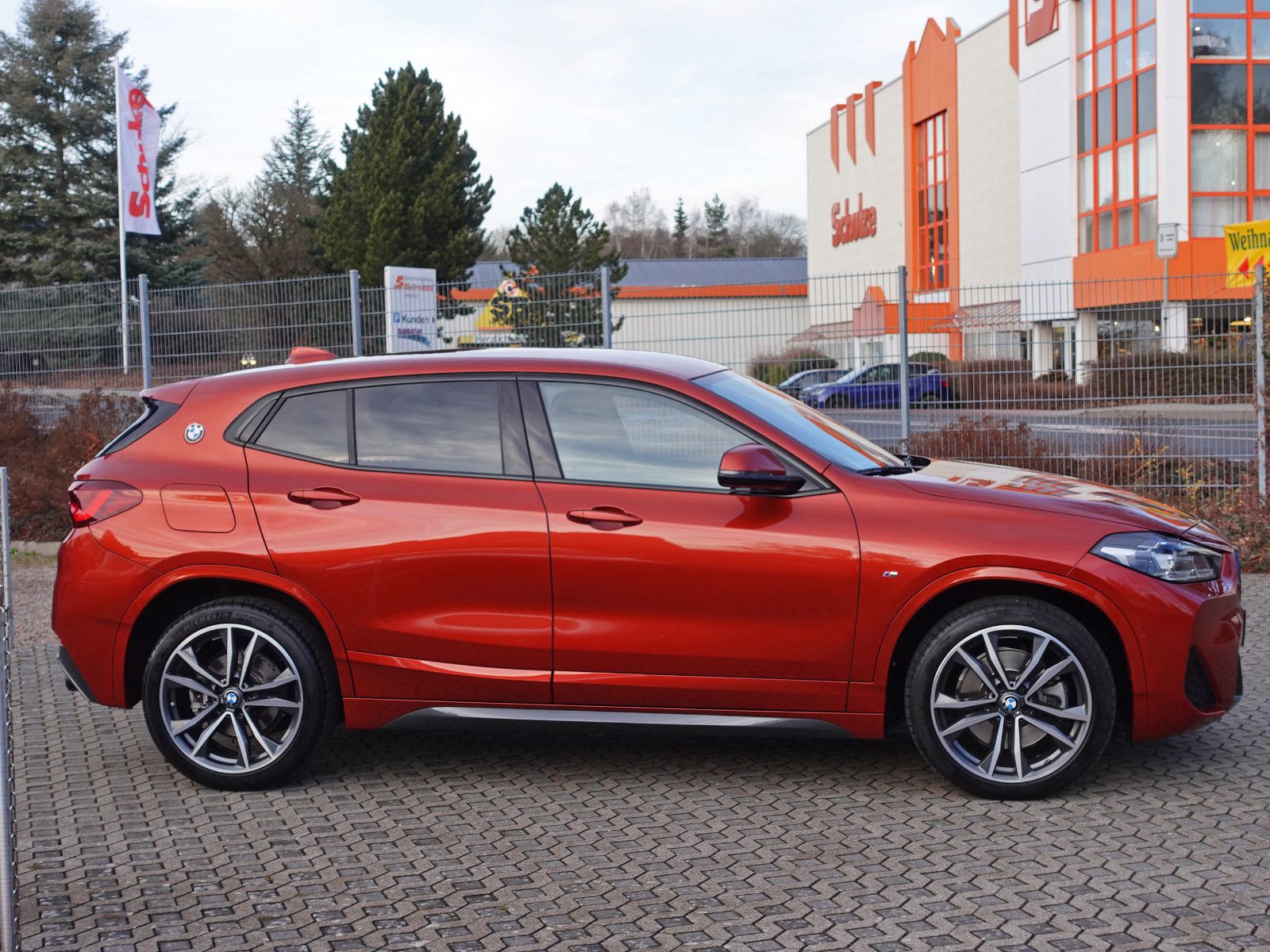 Fahrzeugabbildung BMW X2 xDrive20i Aut. M Sport Shadow HiFi AHK Cam