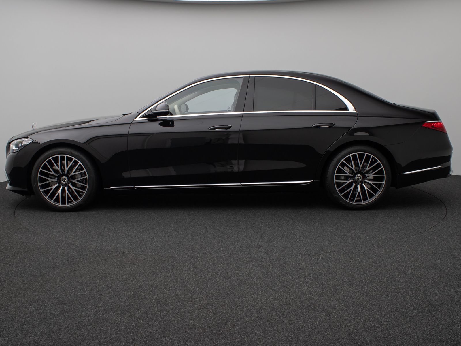 Fahrzeugabbildung Mercedes-Benz S 400d 4Matic HUD DAB 360° 9G-Tronic MBUX Ent.+