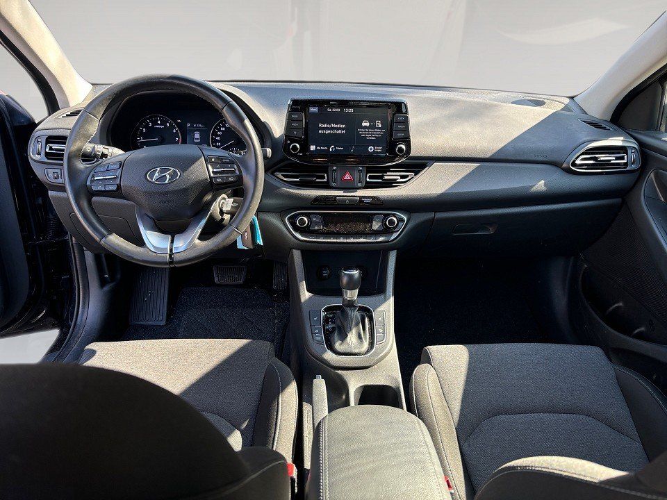Fahrzeugabbildung Hyundai i30 5-Türer1.5 Benzin Turbo 160PS 7-DCT (48V) Ed
