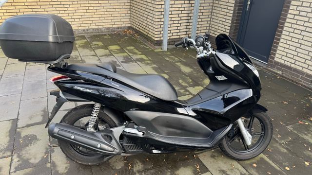 Honda PCX 125 JF28 nur 4500km