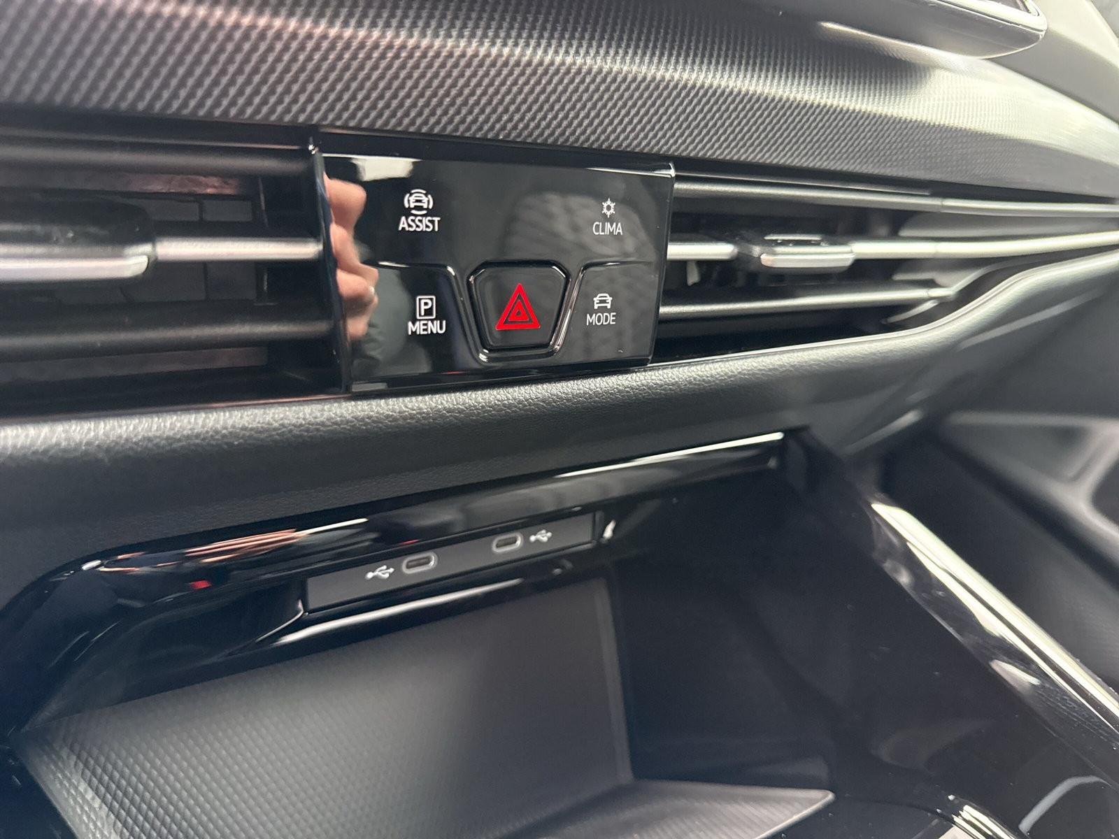 Volkswagen Golf 1.5 eTSI DSG R-Line AHK Matrix Black Style, миниатюра 24