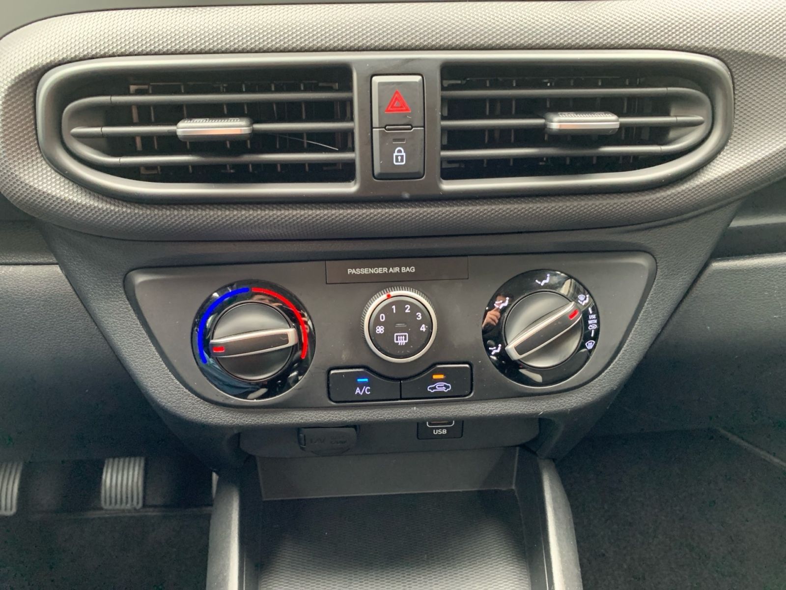 Fahrzeugabbildung Hyundai i10 1.0 Select Sitzheizung Einparkhilfe