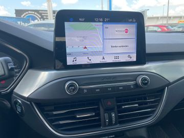 Fahrzeugabbildung Ford Focus Titanium Navi, LED, heizb. WSS, Verkehrsz.