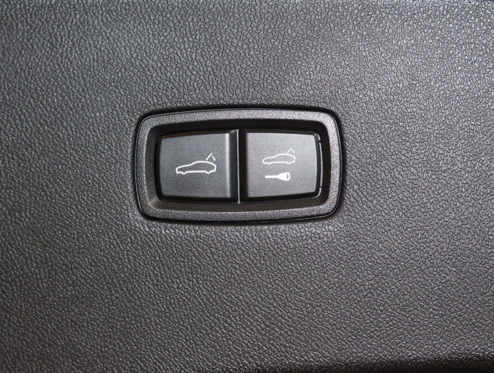 Fahrzeugabbildung Porsche Cayenne Turbo SportDesign-Paket|Carbon|PSCB|PDCC